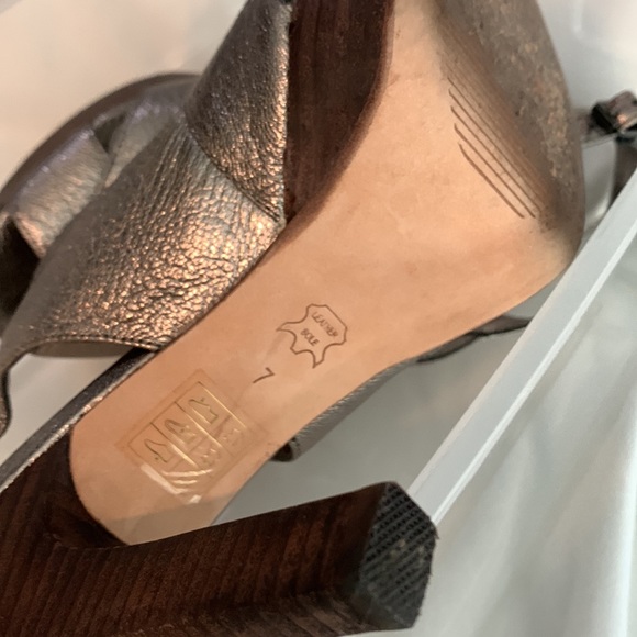 BCBG high heeled platform shoes size 7 shoes - Picture 7 of 7